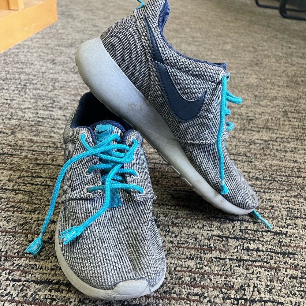 Nike tennis shoes